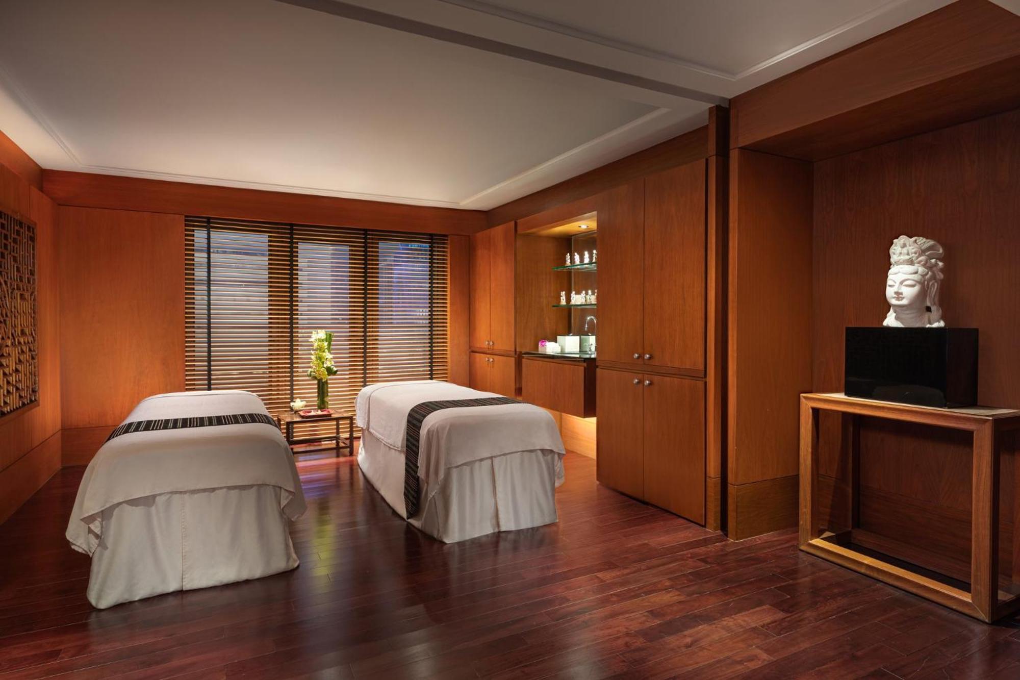 Mandarin Oriental, Hotel